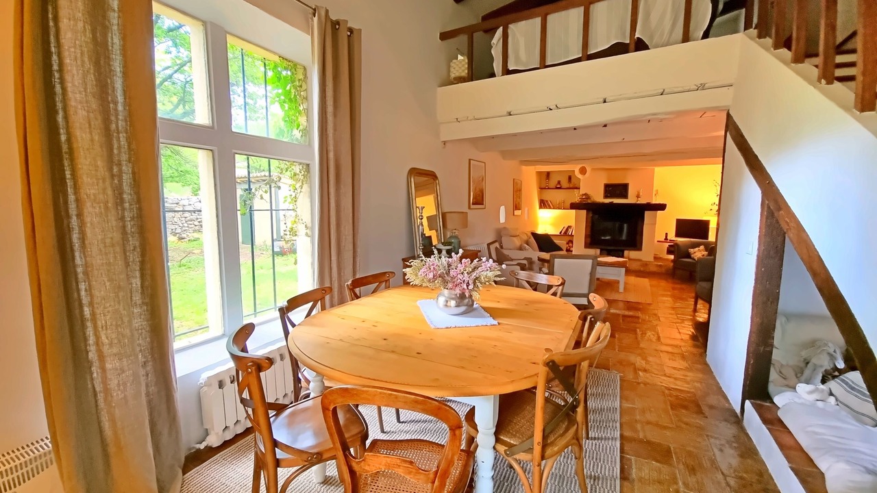 Photo of Others in Aurel