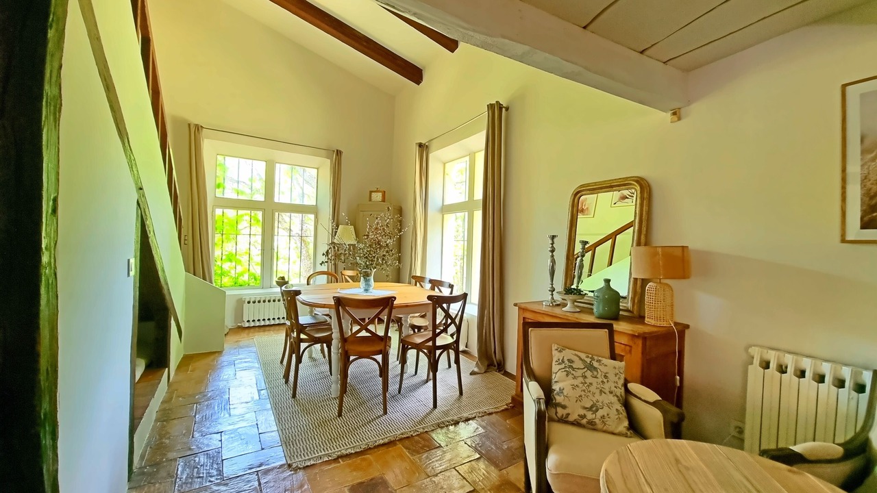 Photo of Others in Aurel