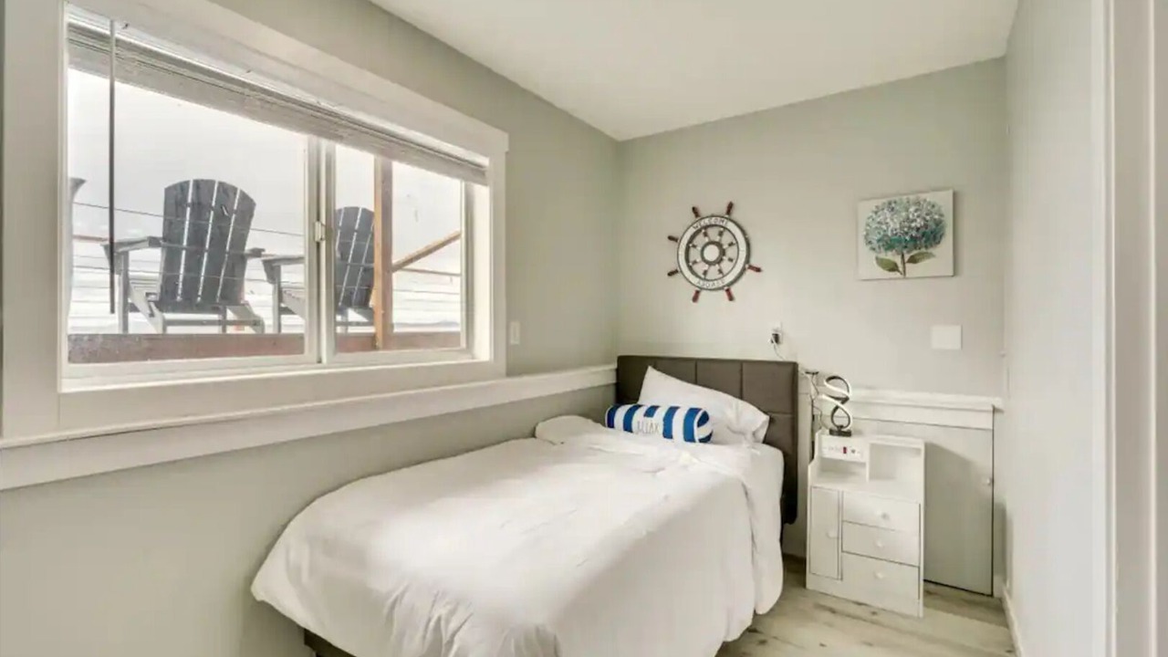 Photo of Bedroom in Oak Harbor
