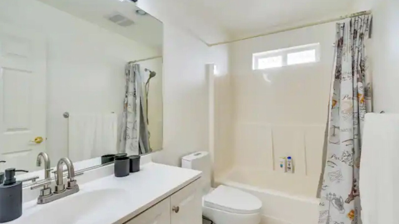 Photo of Bathroom in Oak Harbor