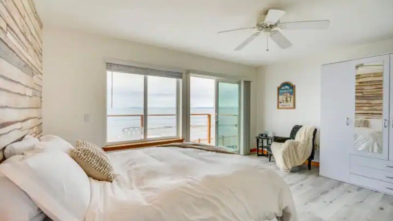 Photo of Bedroom in Oak Harbor