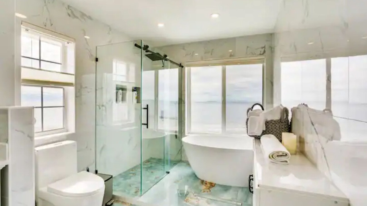 Photo of Bathroom in Oak Harbor