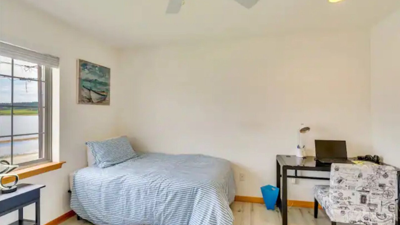 Photo of Bedroom in Oak Harbor