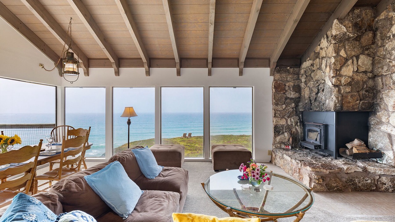 Photo of Livingroom in Dillon Beach