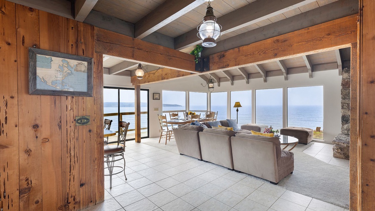Photo of Livingroom in Dillon Beach