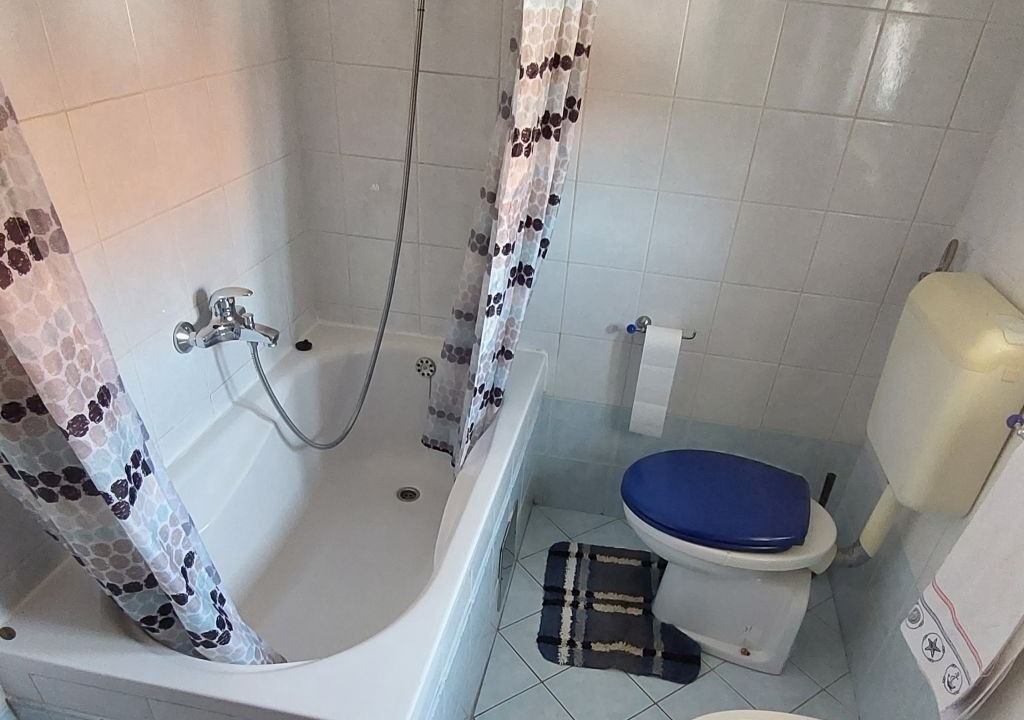 Photo of Bathroom in Cres