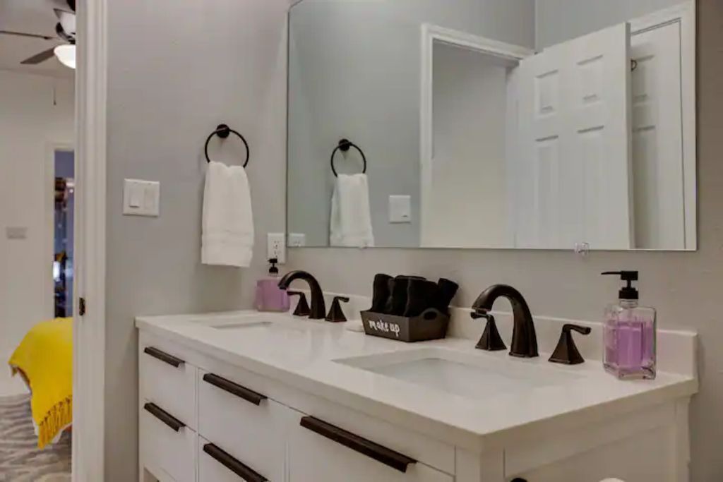 Photo of Bathroom in Lockhart