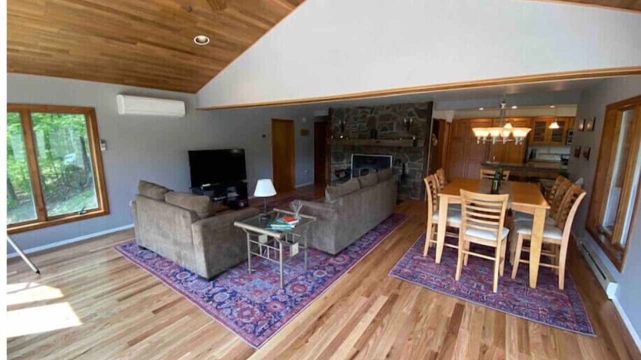 Photo of Livingroom in Roxbury