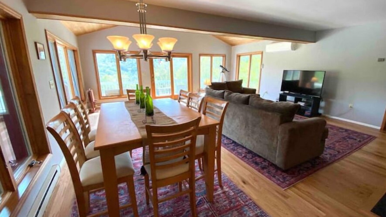 Photo of Livingroom in Roxbury