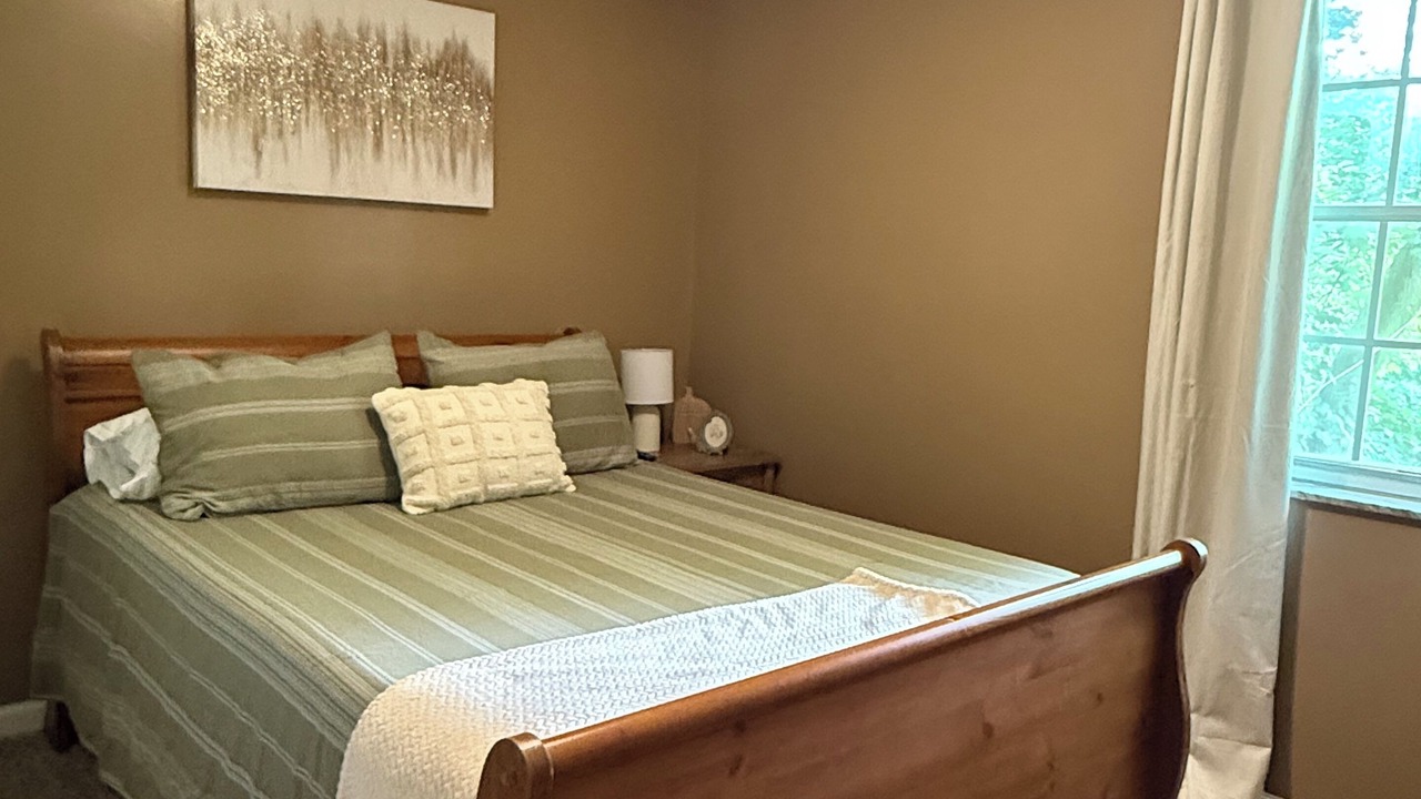 Photo of Bedroom in Shoals