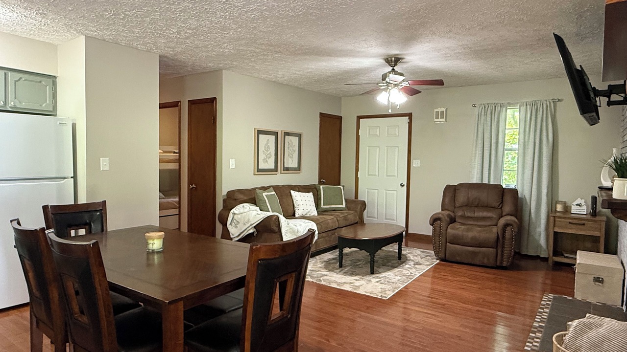 Photo of Livingroom in Shoals