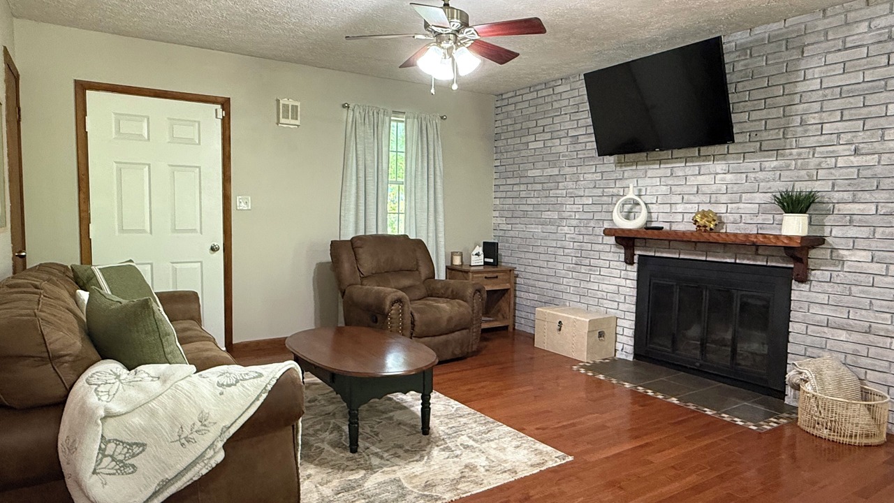 Photo of Livingroom in Shoals