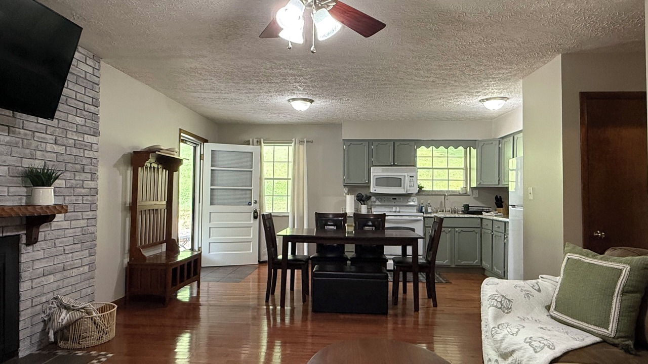 Photo of Livingroom in Shoals