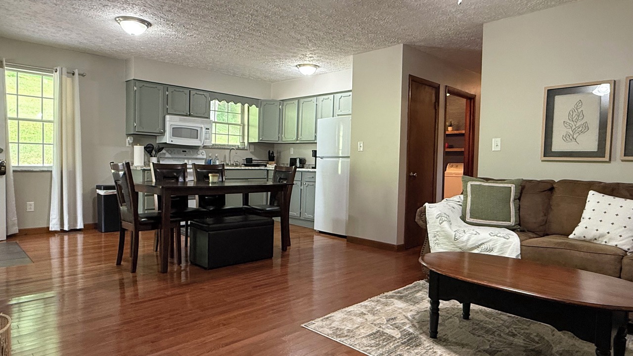 Photo of Livingroom in Shoals