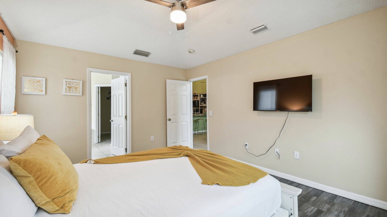 Photo of Bedroom in Lake Berkley
