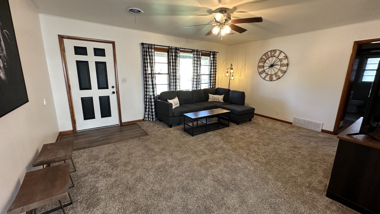Photo of Livingroom in Ponca City