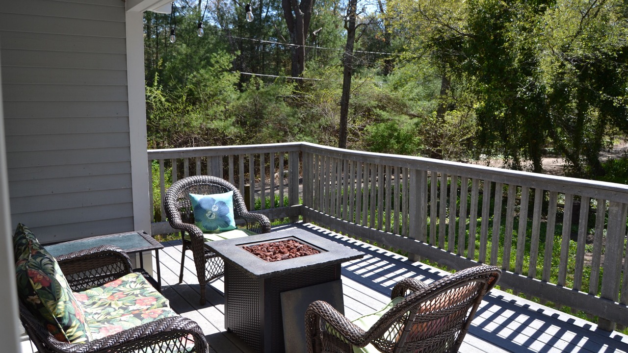 Photo of Patio Balcony in Cedar Bushes