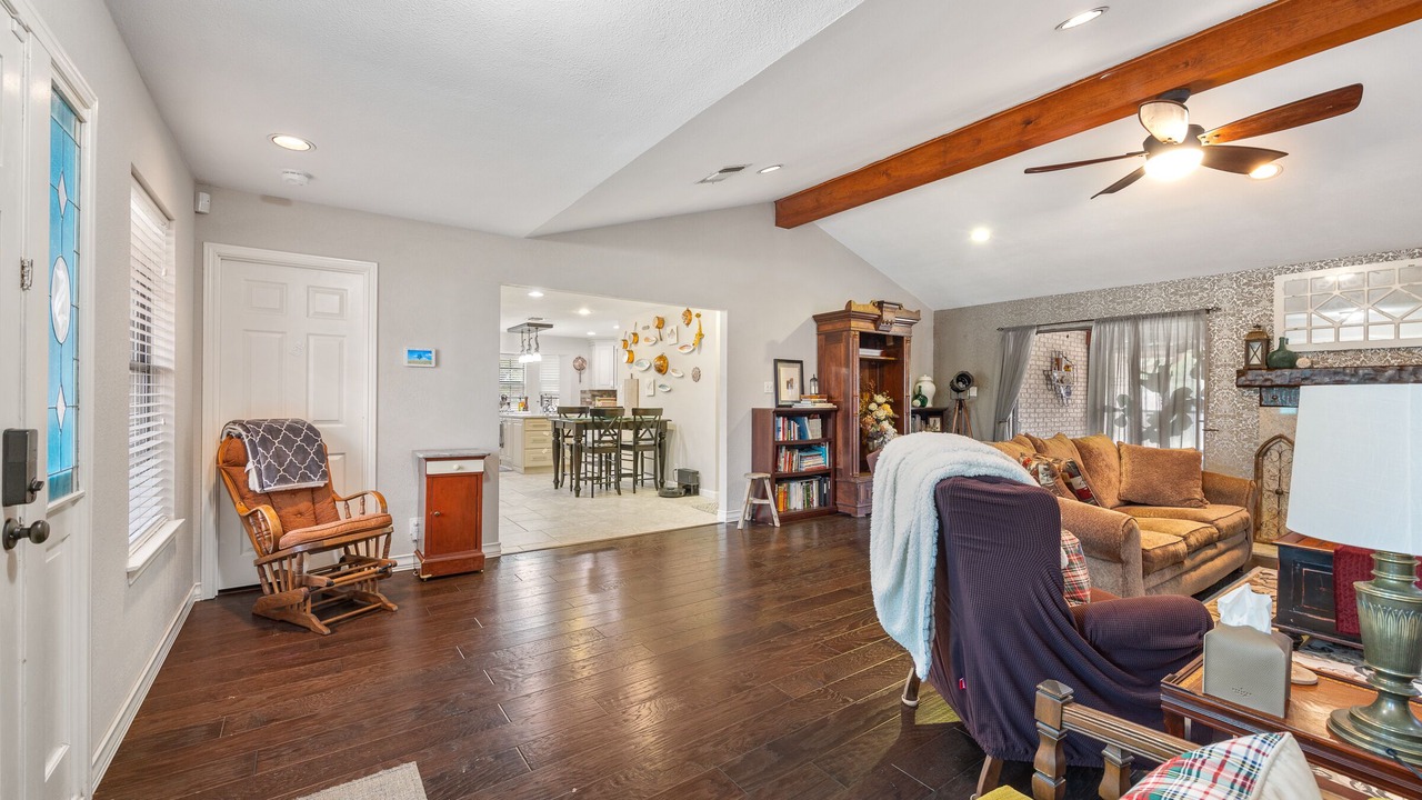 Photo of Livingroom in Fair Oaks Ranch