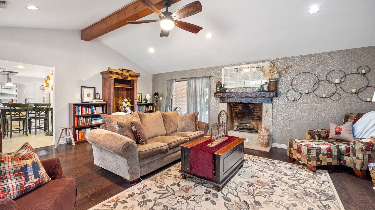 Photo of Livingroom in Fair Oaks Ranch