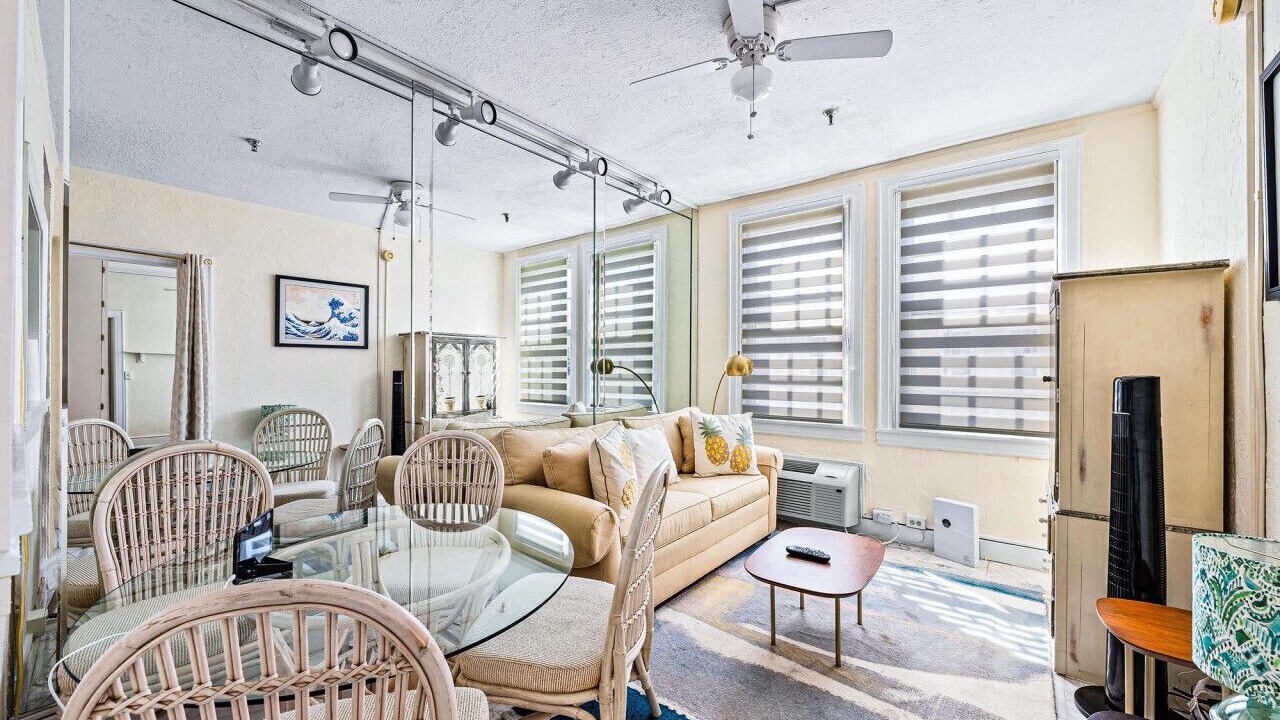 Photo of Livingroom in Palm Beach