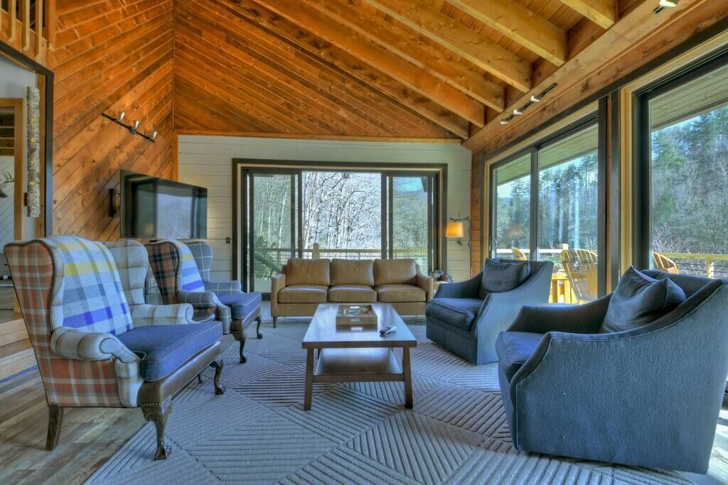 Photo of Bedroom in Cherry Log