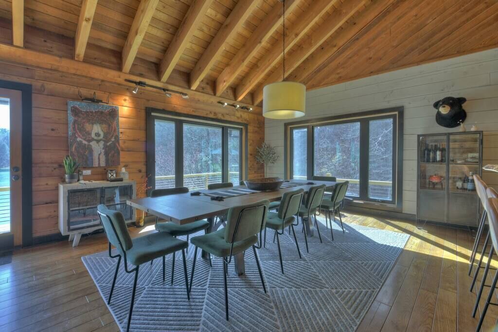 Photo of Outdoor in Cherry Log