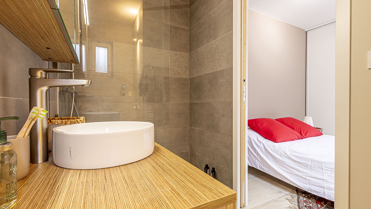 Photo of Bathroom in Minimes - Barriere de Paris