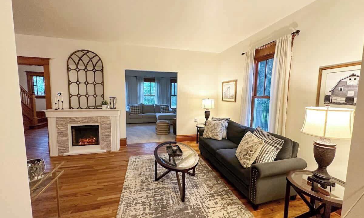 Photo of Livingroom in Fox Valley