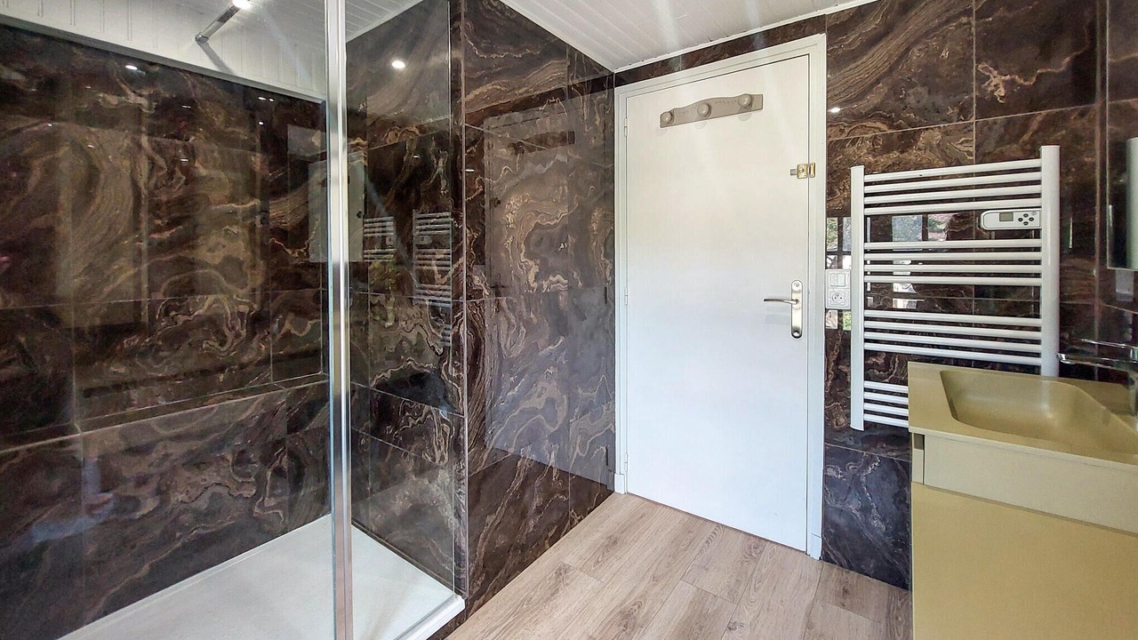 Photo of Bathroom in Etigny