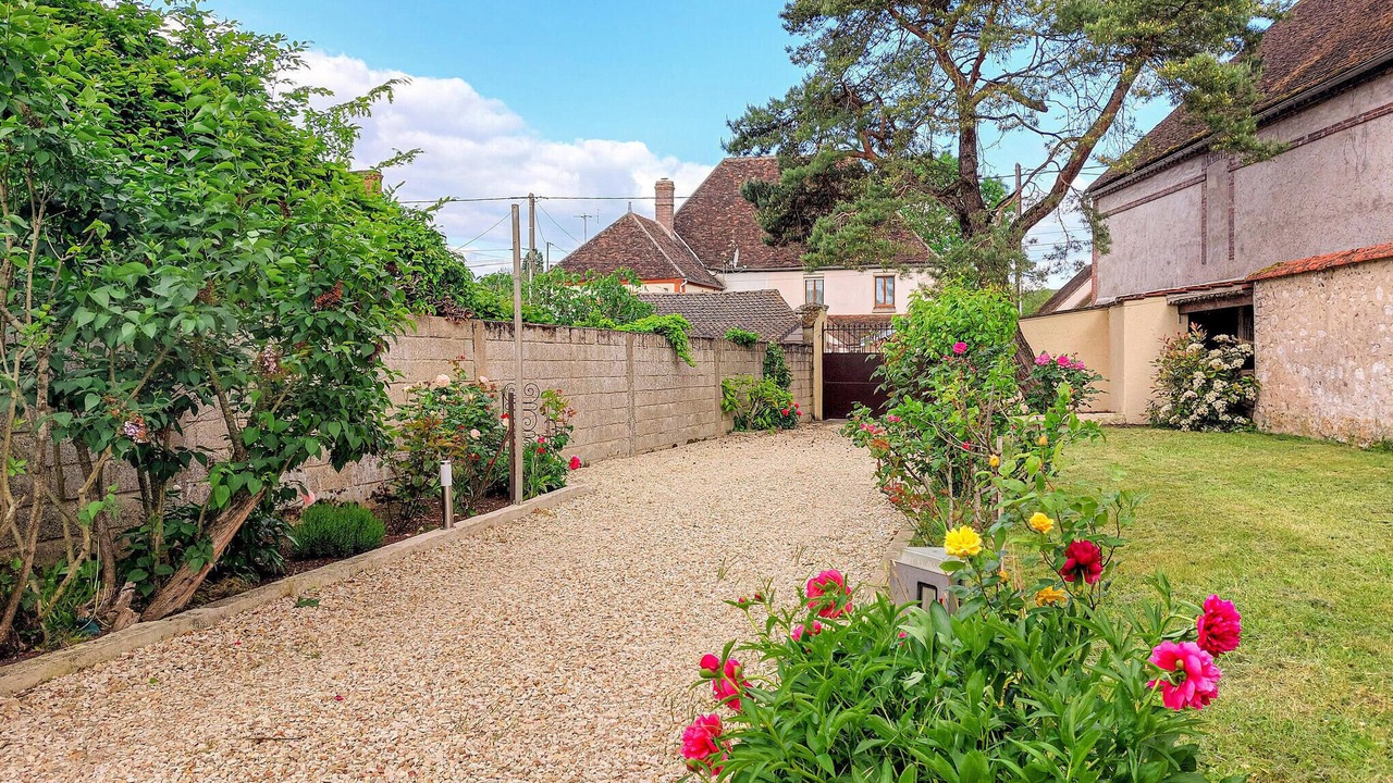 Photo of Others in Etigny