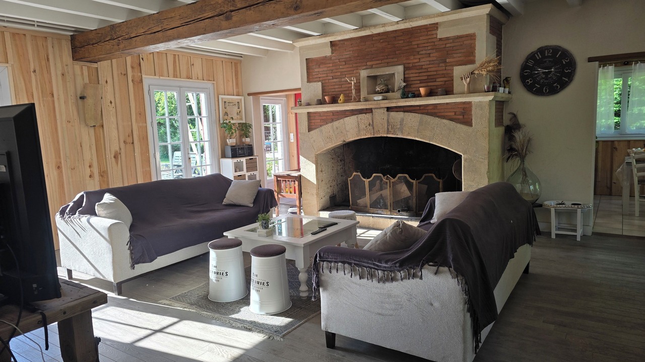 Photo of Livingroom in Vertheuil