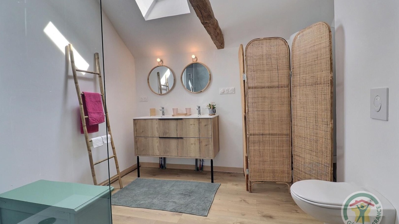 Photo of Bathroom in Saint-Medard-sur-Ille