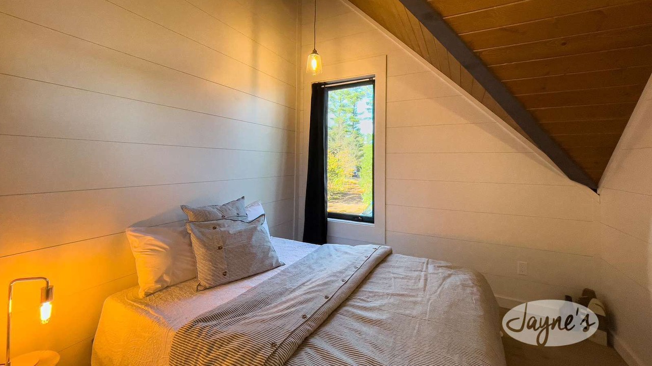 Photo of Bedroom in Gravenhurst