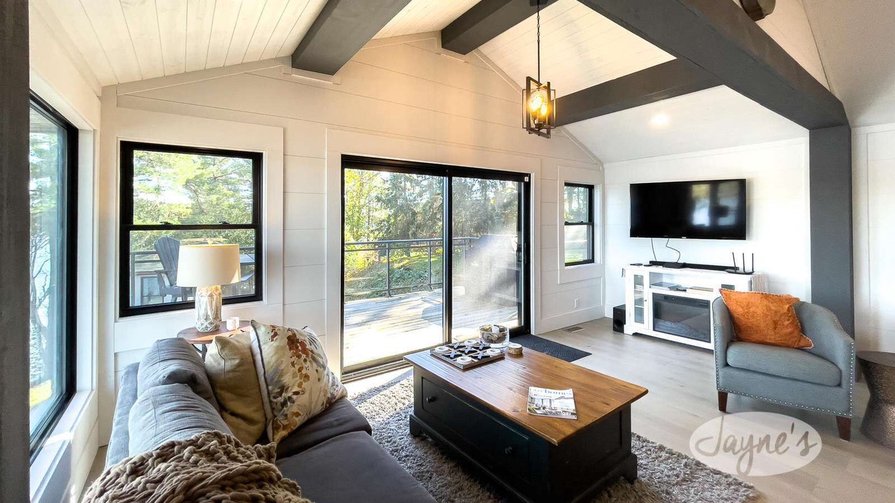 Photo of Livingroom in Gravenhurst