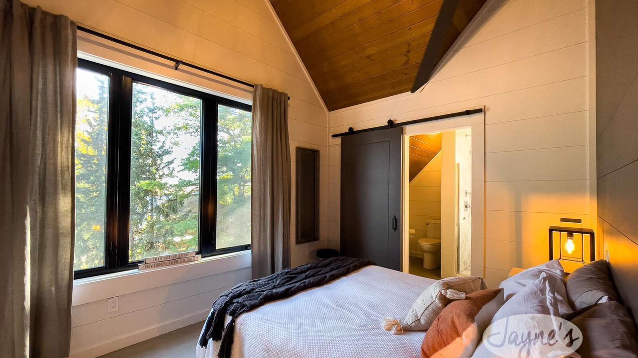 Photo of Bedroom in Gravenhurst
