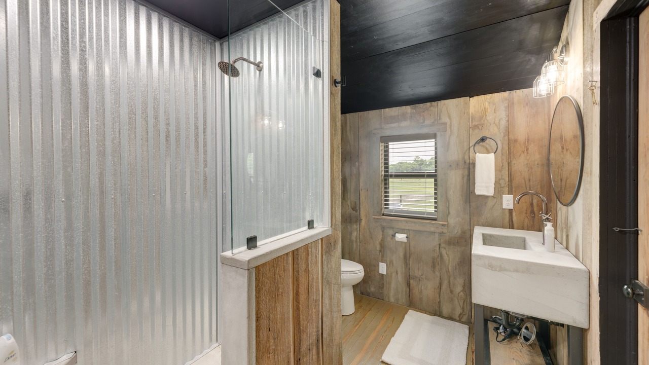 Photo of Bathroom in Schulenburg