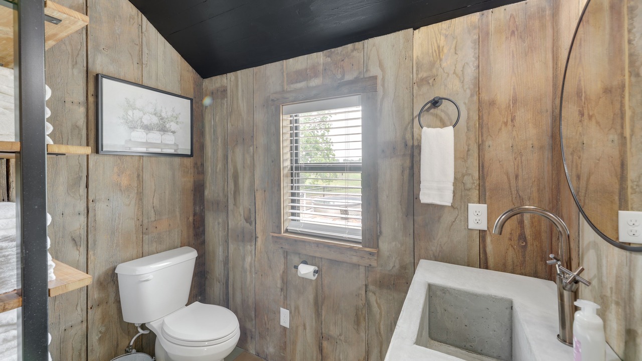 Photo of Bathroom in Schulenburg