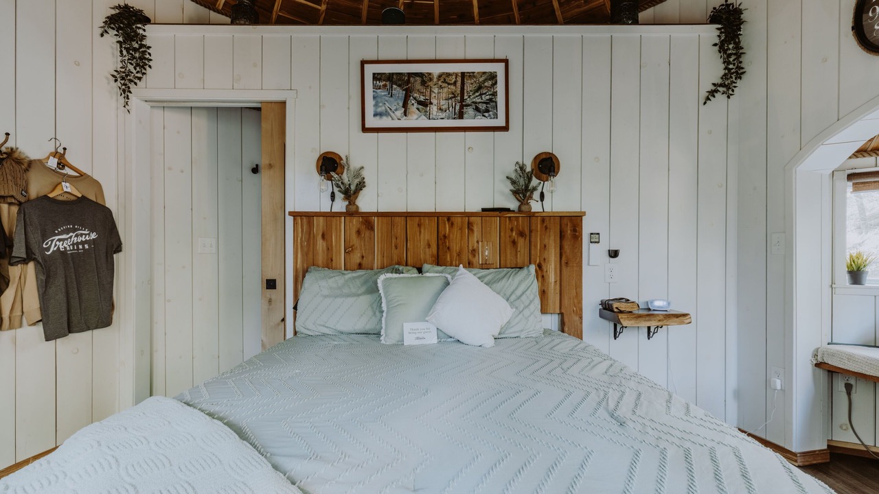 Photo of Bedroom in Laurelville