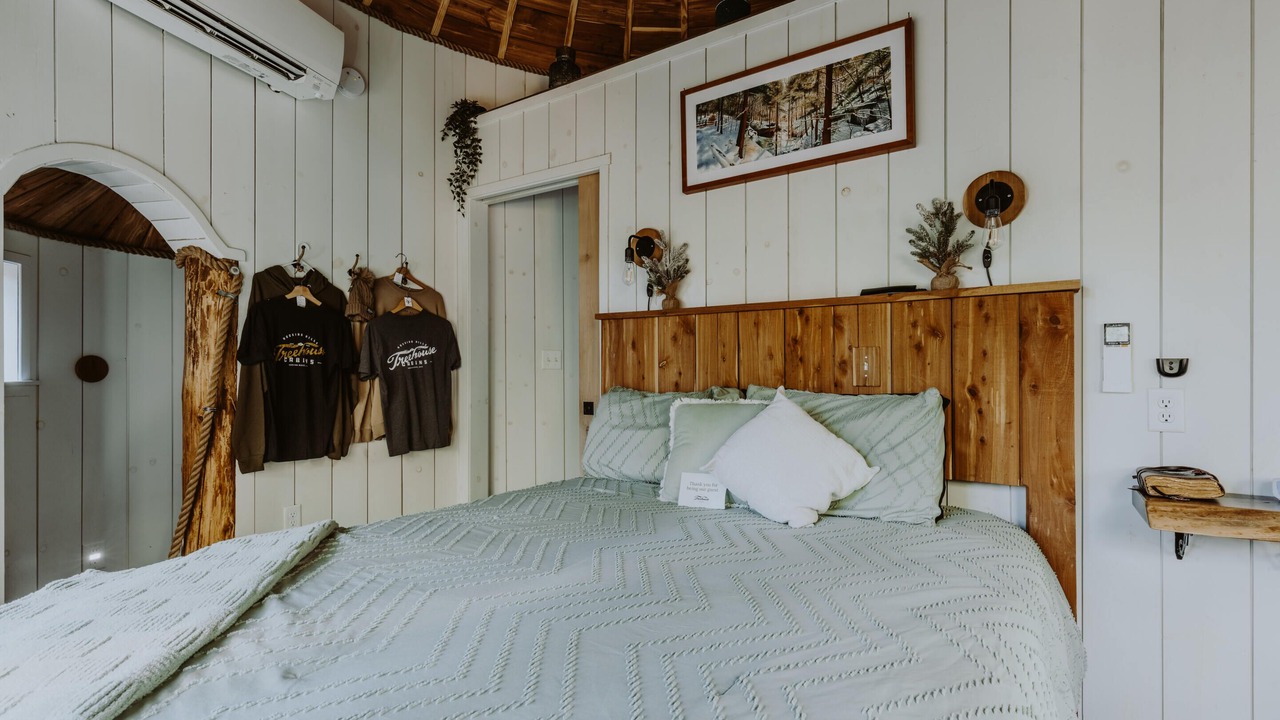 Photo of Bedroom in Laurelville