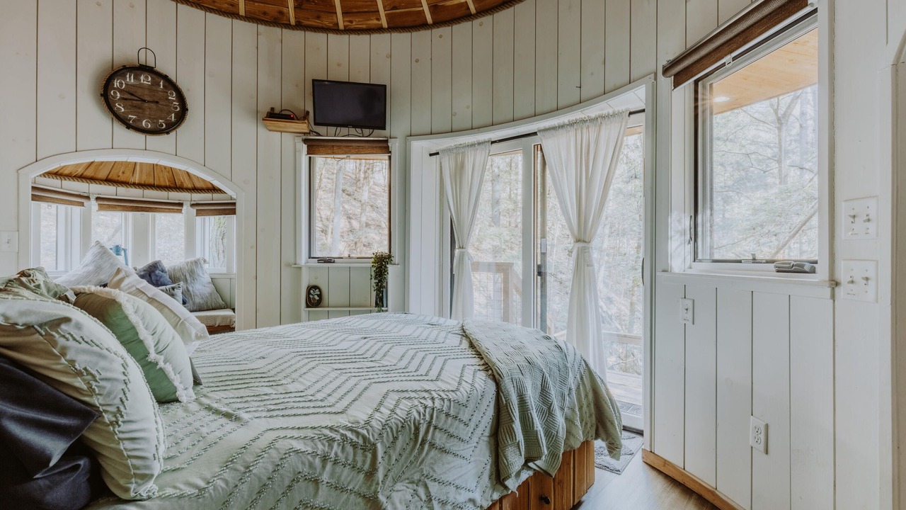 Photo of Bedroom in Laurelville