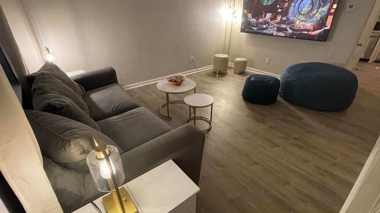 Photo of Livingroom in Commerce
