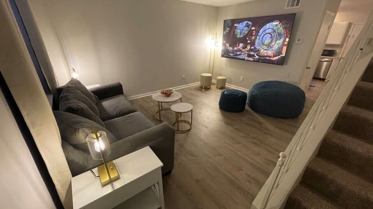 Photo of Livingroom in Commerce