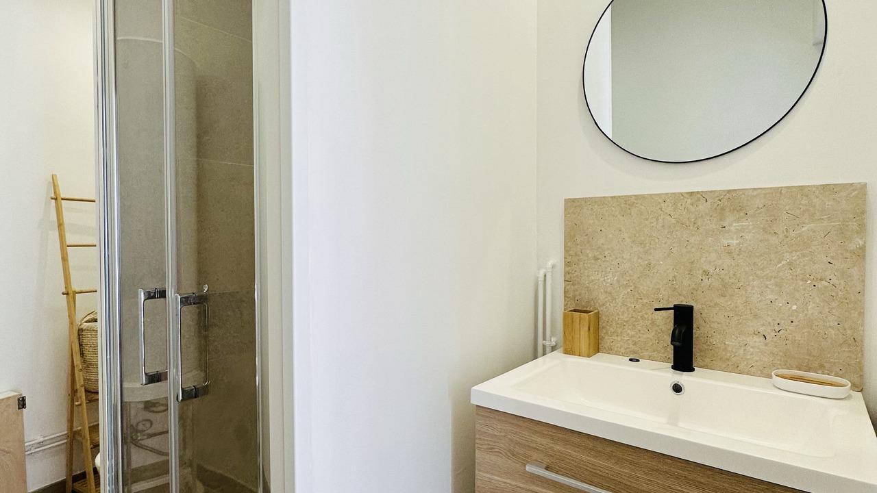 Photo of Bathroom in Woignarue