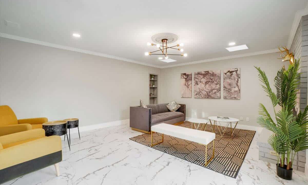 Photo of Livingroom in Northeast Carrollton