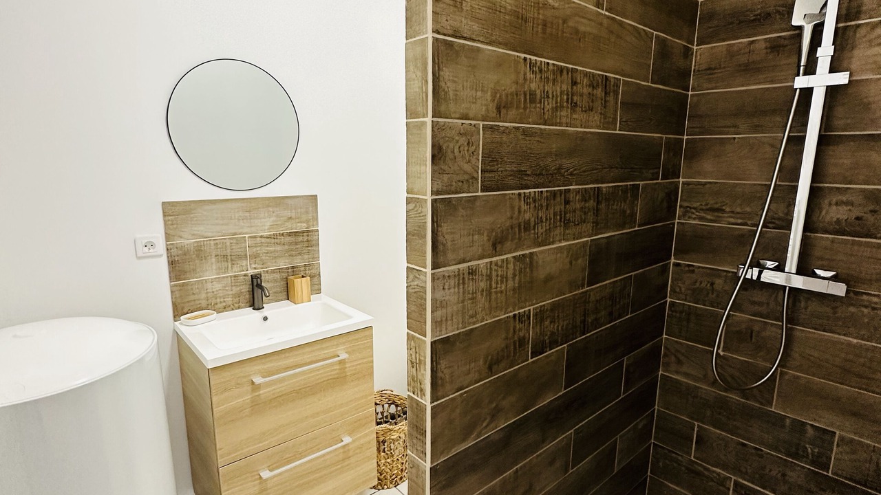 Photo of Bathroom in Woignarue