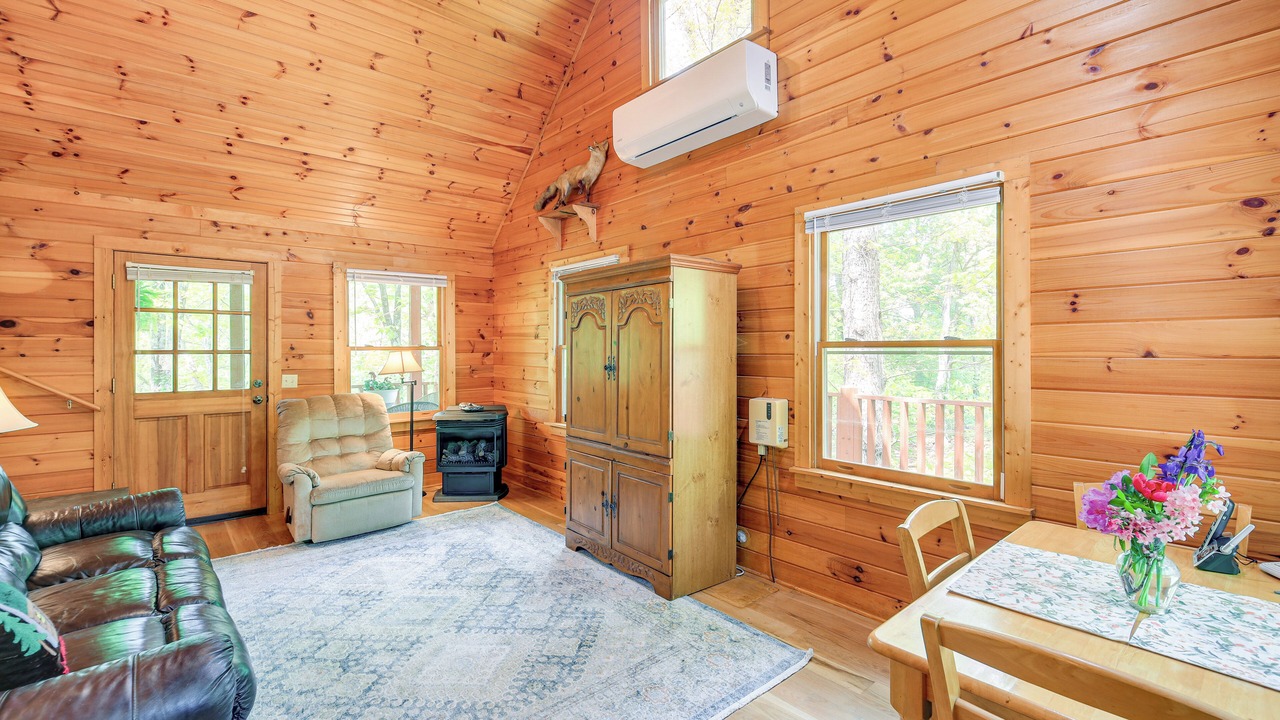 Photo of Livingroom in Laurel Springs
