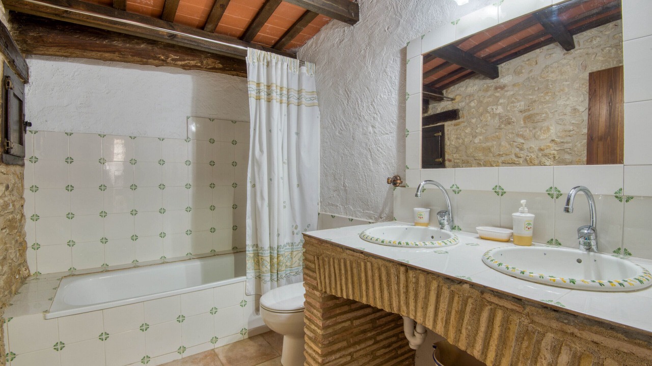 Photo of Bathroom in Canapost