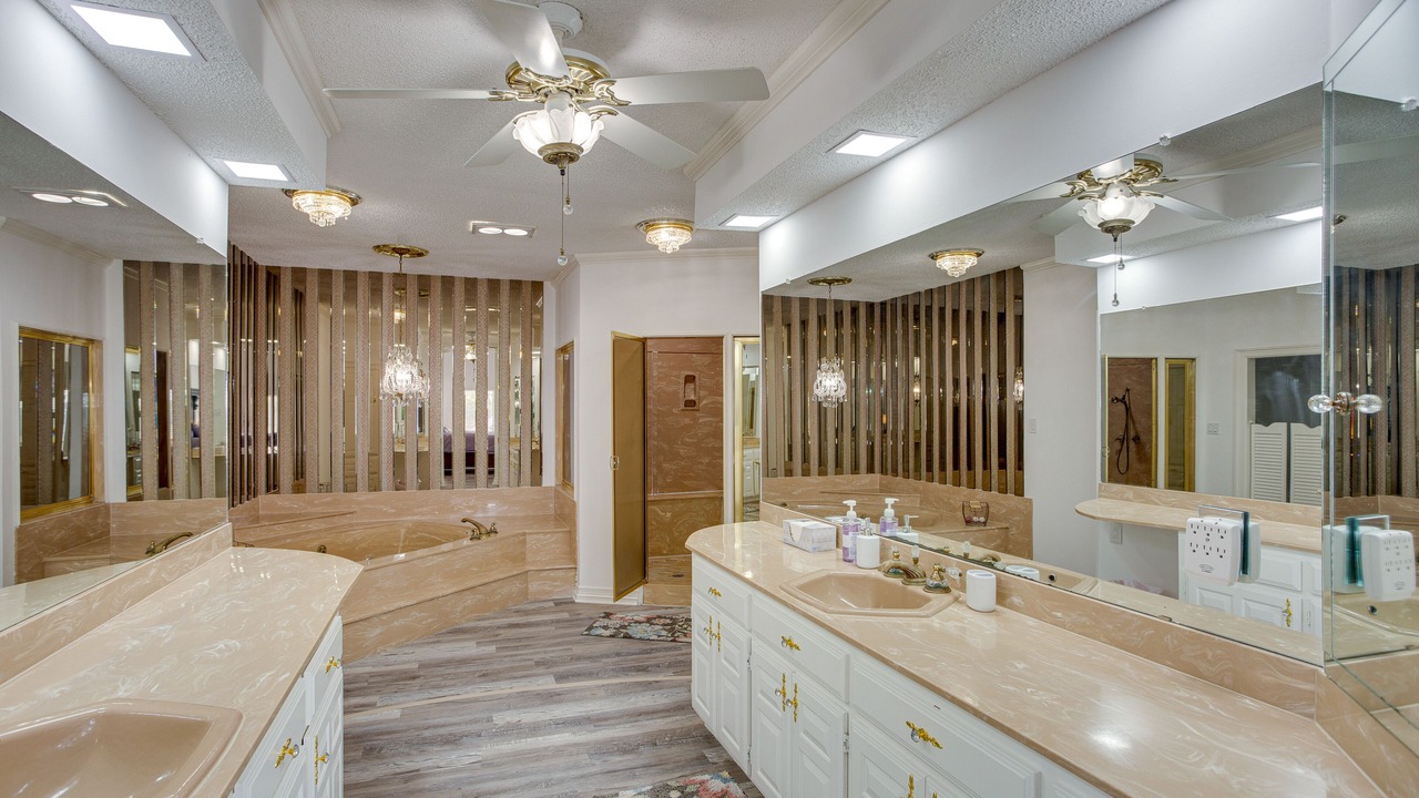 Photo of Bathroom in Commerce