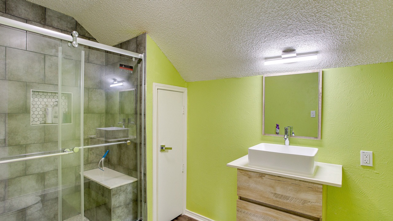 Photo of Bathroom in Commerce