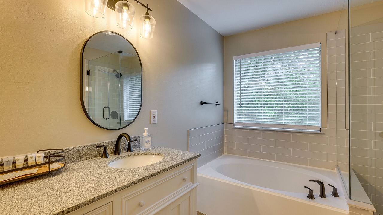 Photo of Bathroom in Alden Bridge
